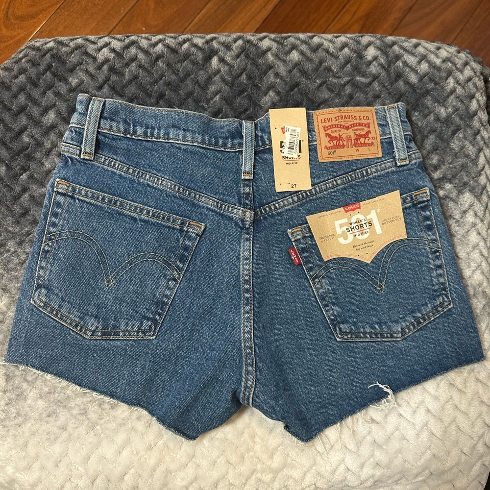 Levi’s 501 Original Medium Blue Mid Rise Denim Shorts - Picture 2 of 9